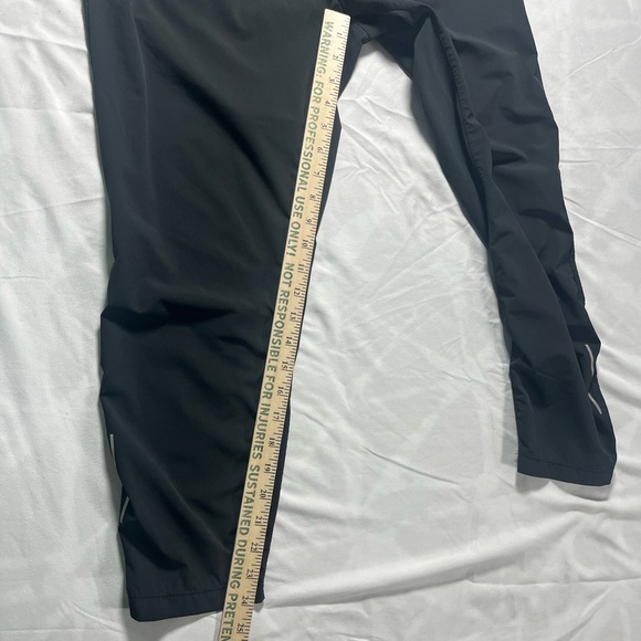 Nike Dri-Fit Women’s Capri Black Size Medium Drawstring Zip Pockets - Picture 6 of 16